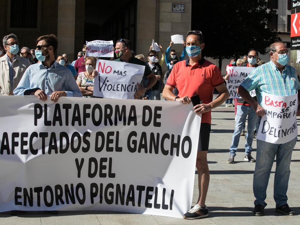 Vecinos del Gancho y del entorno de Pignatelli protestan en la plaza del Pilar