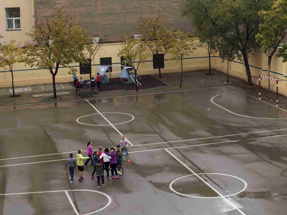 Patio de recreo en un colegio de Zaragoza
