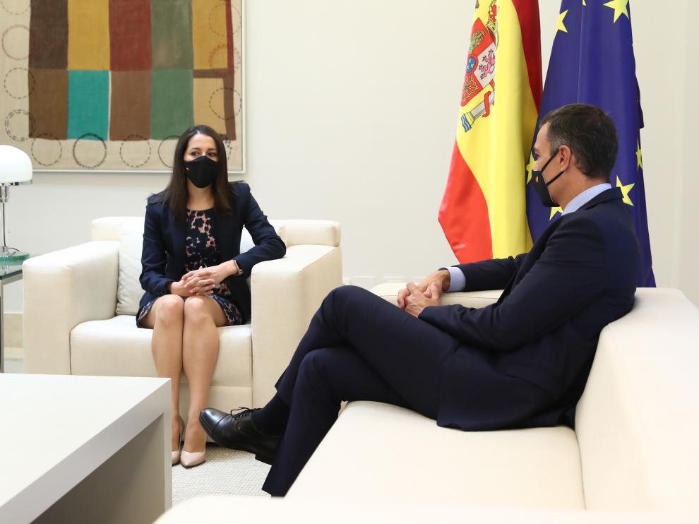 Ines Arrimadas durante su encuentro con Pedro Sánchez.