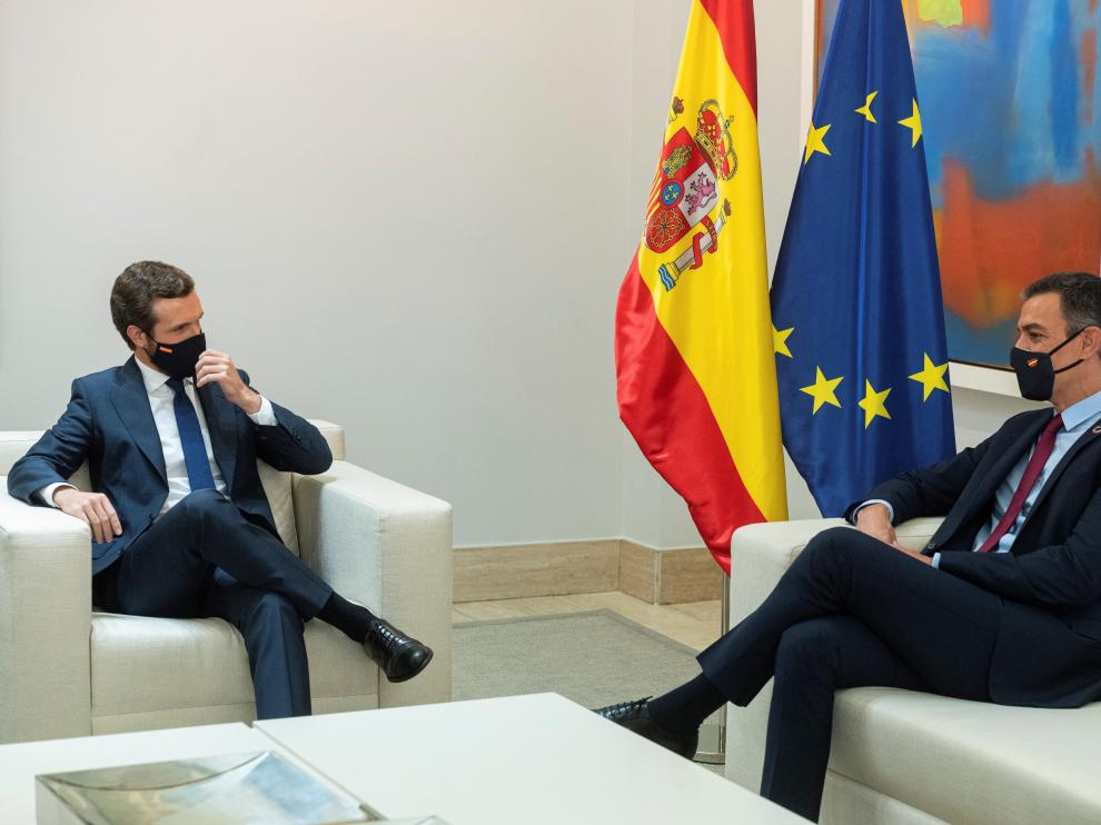 Sánchez inicia con Casado su ronda de contactos con los partidos políticos