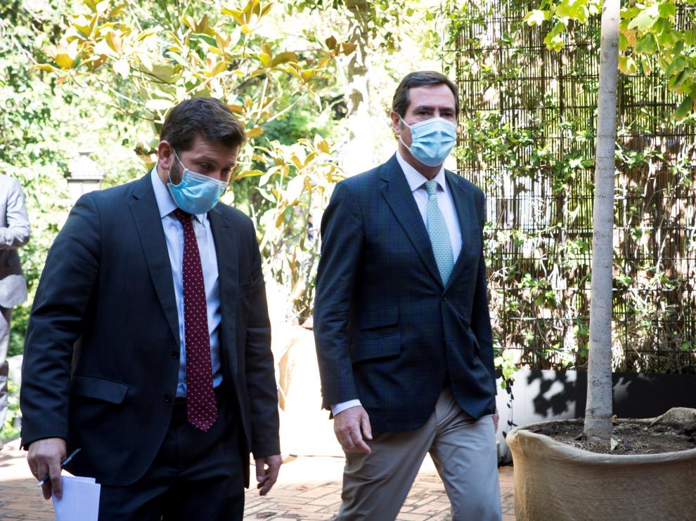 El presidente de la CEOE, Antonio Garamendi, a su llegada a la conferencia del presidente de Gobierno, Pedro Sánchez, en Casa América (Madrid), este lunes.