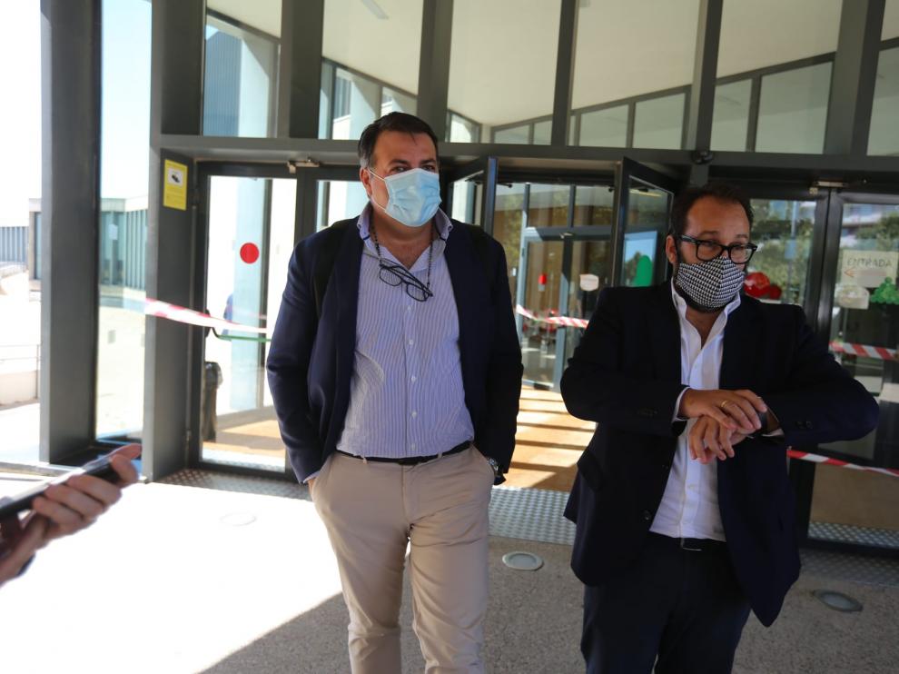 Manolo Torres y Pedro Camarero, a su salida de los juzgados.