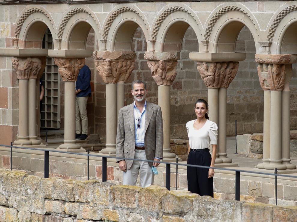 Los Reyes, don Felipe y doña Letizia, durante la visita que realizaron a San Juan de la Peña y Jaca el pasado julio.