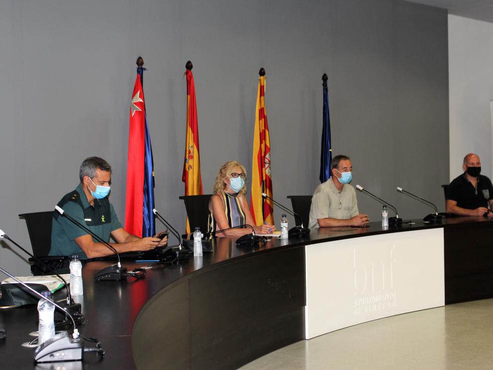Fotografía de la Junta de Seguridad en el salón de actos del Ayuntamiento de Binéfar.