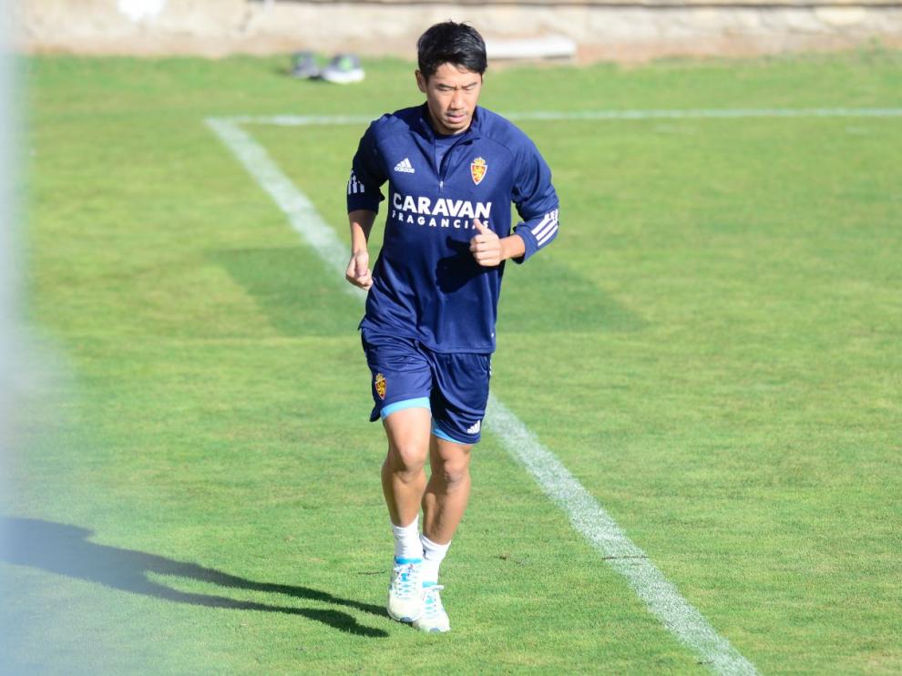 Shinji Kagawa, en la mañana de este martes, entrena en solitario en la Ciudad Deportiva tras regresar de Japón después de una semana de permiso extra.