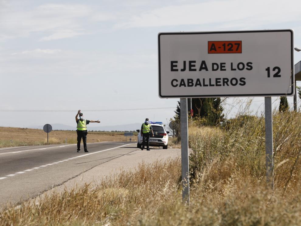 Controles en Ejea de los Caballeros el primer día de confinamiento perimetral.