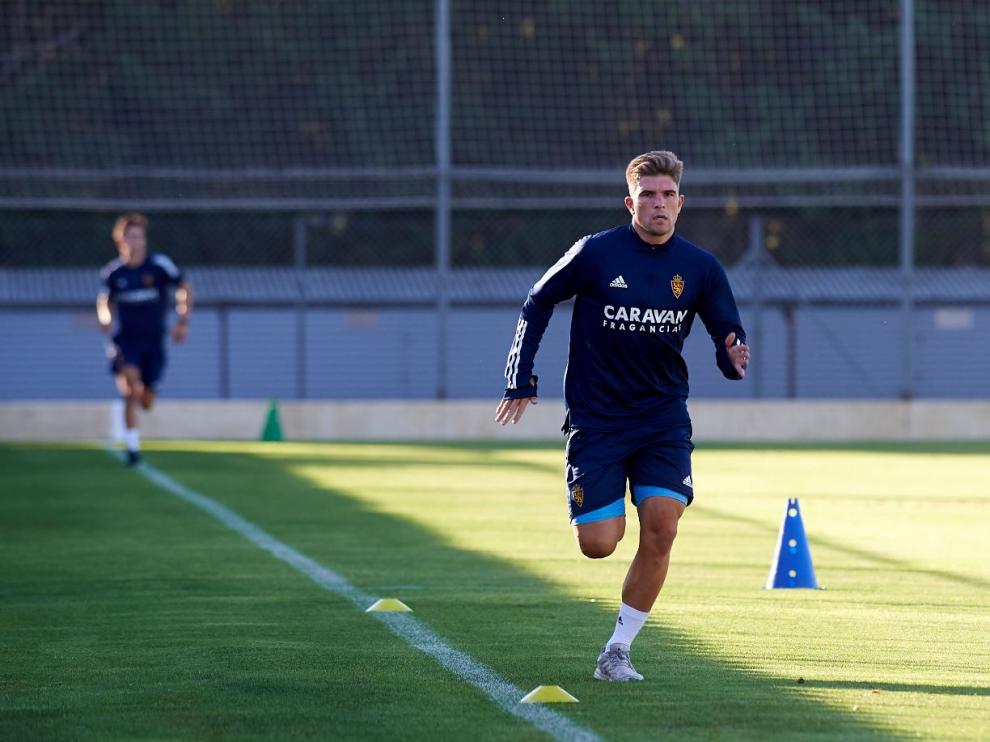 Guti, en plena carrera durante una fase física del entrenamiento del Real Zaragoza.