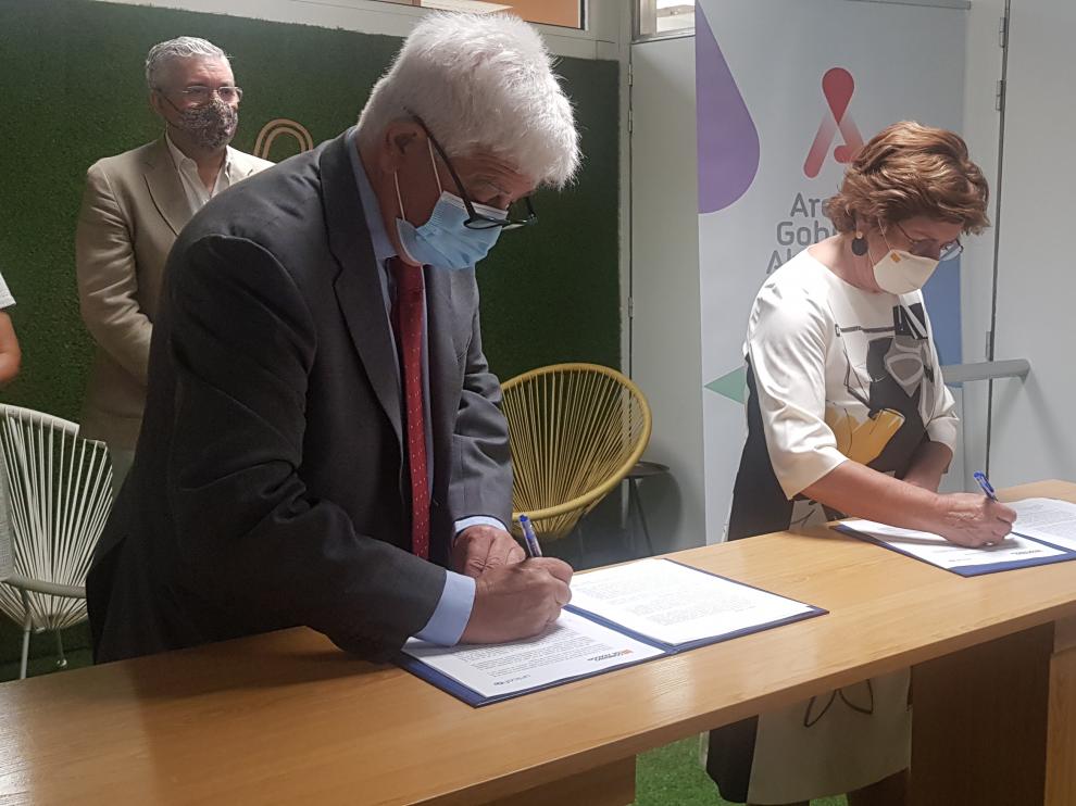 Firma convenio Unicef y Gobierno de Aragón demilitarización niños soldado