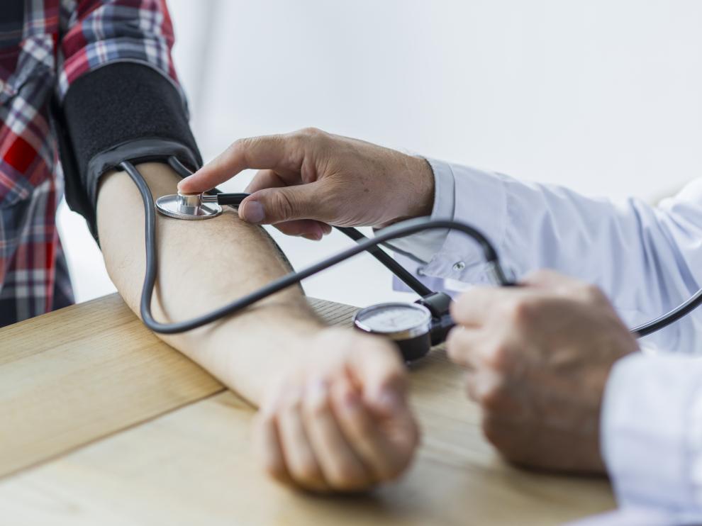 Los investigadores examinaron la tasa de tres tipos de presión arterial alta en relación con el porcentaje de tejido graso en las piernas de casi 6.000 adultos.