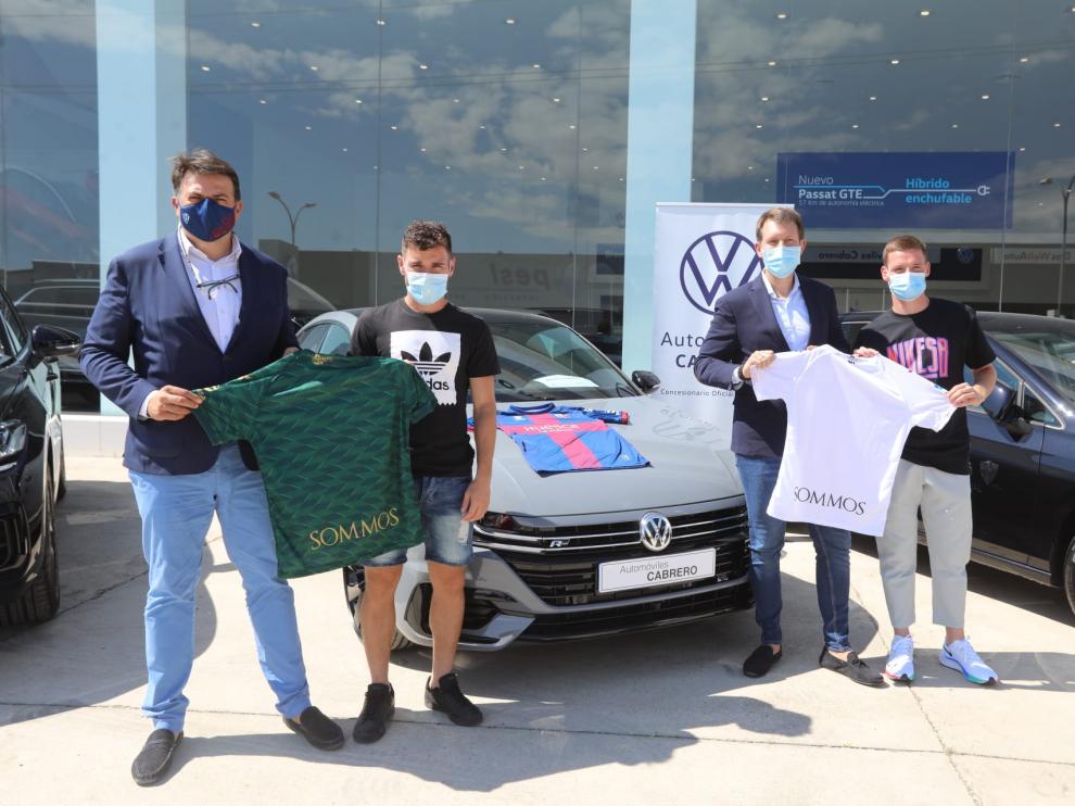 Manolo Torres, Javi Galán, Sergio Gómez y Daniel Cabrero, en Automóviles Cabrero.