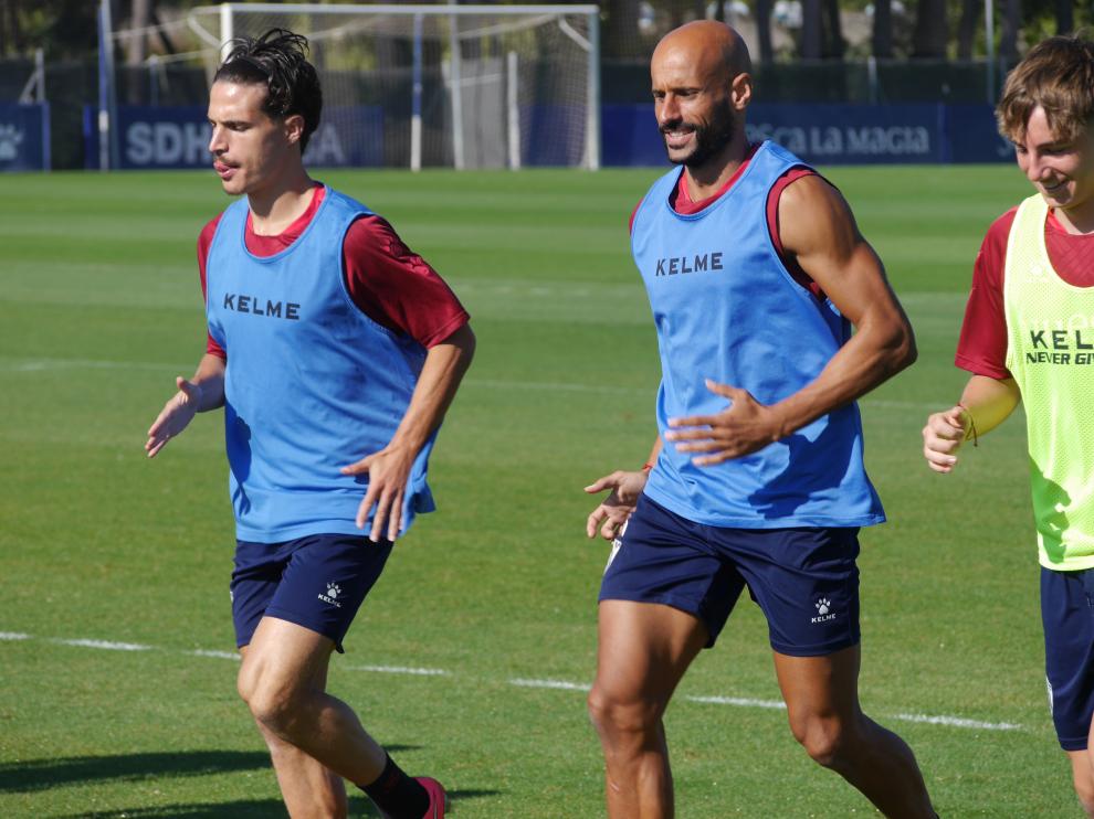 Jaime Seoane, junto a Mikel Rico durante un entrenamiento del equipo.