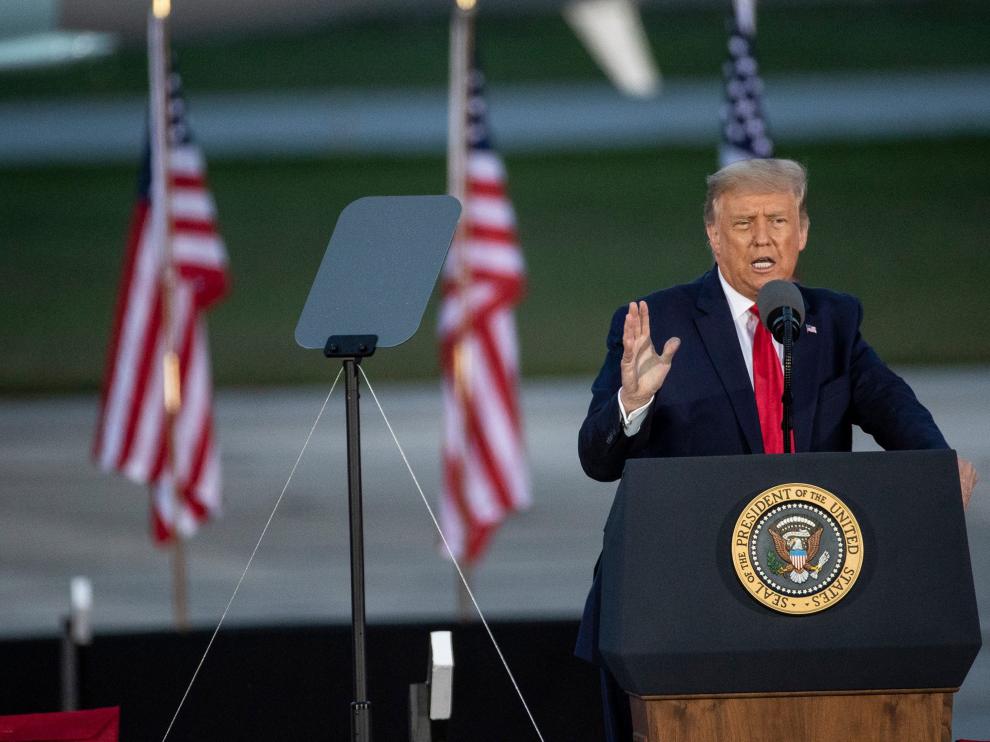 Trump, durante un discurso este jueves en el aeropuerto de Michigan.