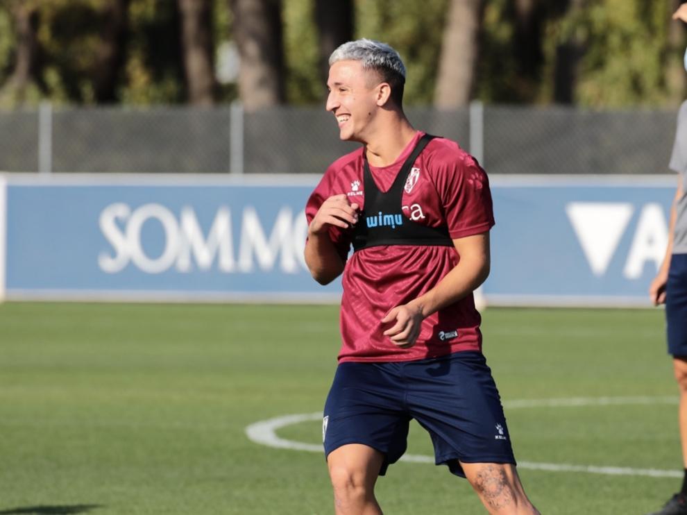 Escriche, sonriente, durante el entrenamiento de este sábado en el Pirámide.