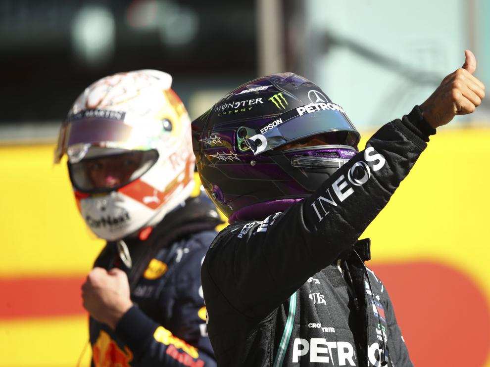 Hamilton celebra la 'pole' en el Gran Premio de la Toscana
