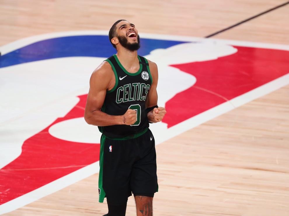 Jayson Tatum celebra la victoria ante Toronto.