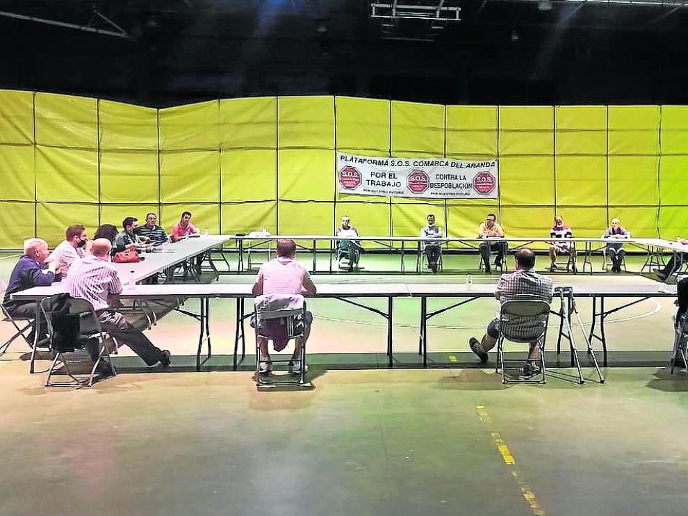 Reunión de la plataforma SOS Comarca del Aranda con alcalde del territorio.