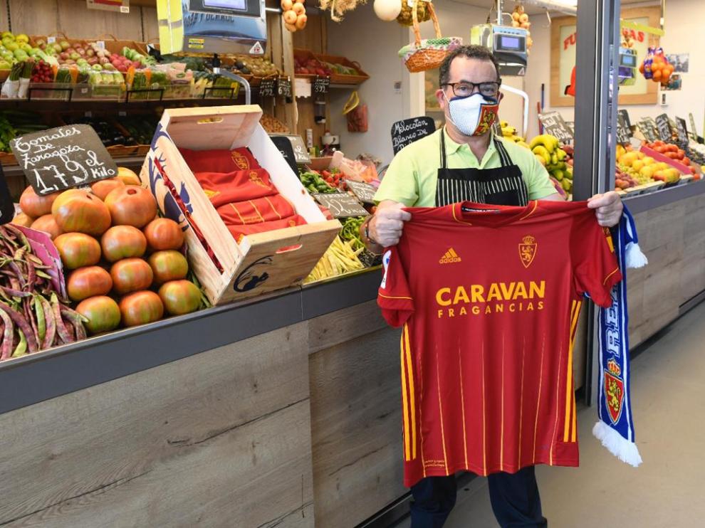 La equipación ha sido presentada en el Mercado Central de la capital aragonesa