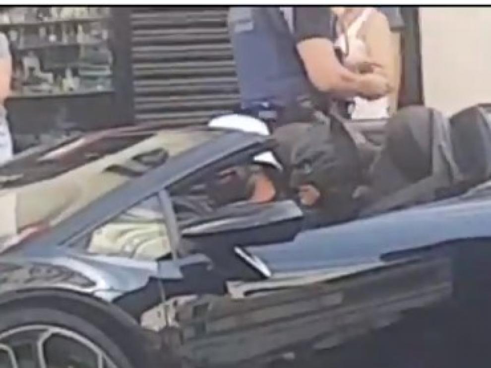 Un hombre disfrazado de Batman ha sido denunciado conducendo un lamborghini por la Gran Vía de Madrid sin la documentación del coche