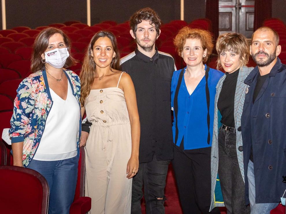 María León, Críspulo Cabezas, Mari Paz Sayago, Lucía Espín y Diego Garrido, presentan en rueda de prensa en el hall del Teatro Principal, el espectáculo “La pasión de Yerma”.