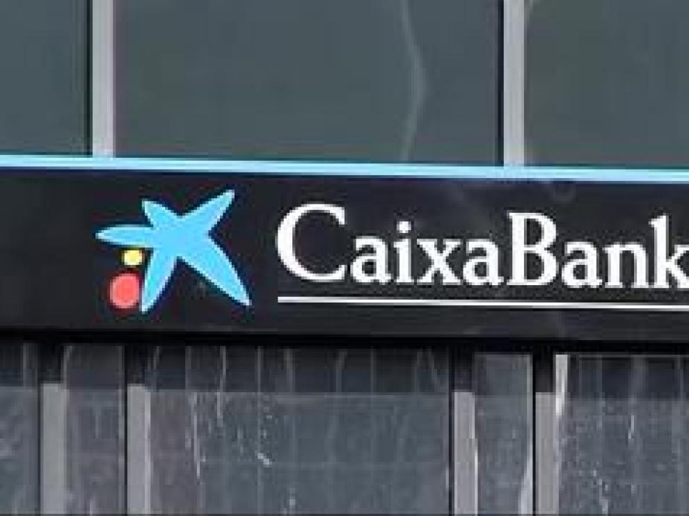 Nace el superbanco español. Los consejos de administración de Caixabank y Bankia así lo acordaron ayer después de más de cuatro horas de debate y tras varios meses de discreta negociación. Operará bajo el nombre de Caixabank, tendrá su sede social en Valencia y dos sedes operativas en Madrid y Barcelona.