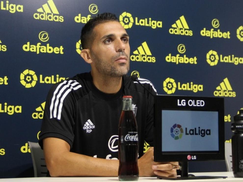 Roberto Perera, ayudante de Álvaro Cervera, dirigirá al Cádiz en Huesca.