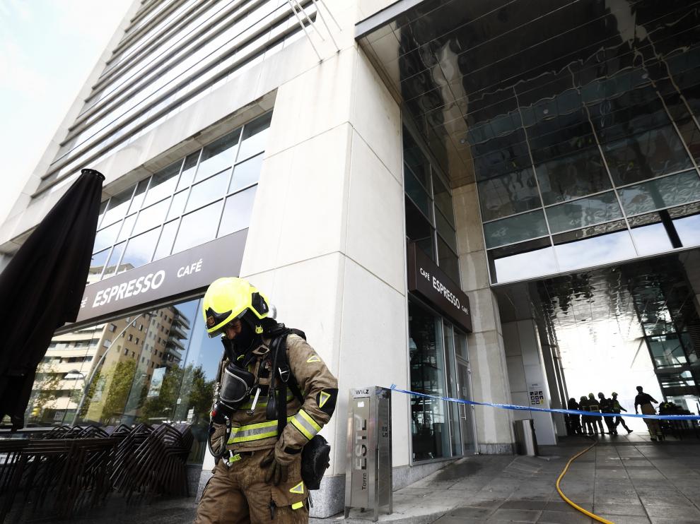 Extinguido un incendio en la séptima planta de la torre este del World Trade Center de Zaragoza
