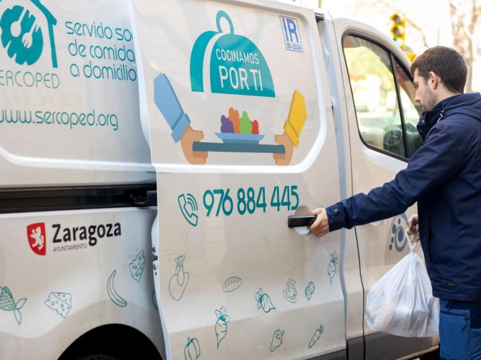 510 usuarios de la capital aragonesa siguen recibiendo el servicio de comida a domicilio