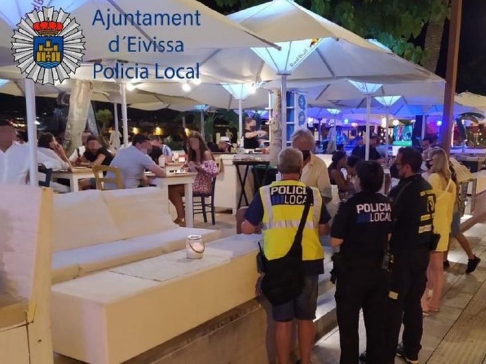 Imagen del botellón en Ibiza