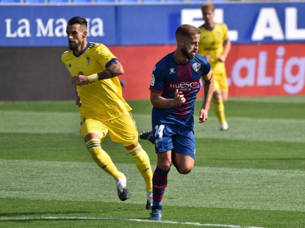 La Sociedad Huesca y el Cádiz se enfrentan en el Alcoraz