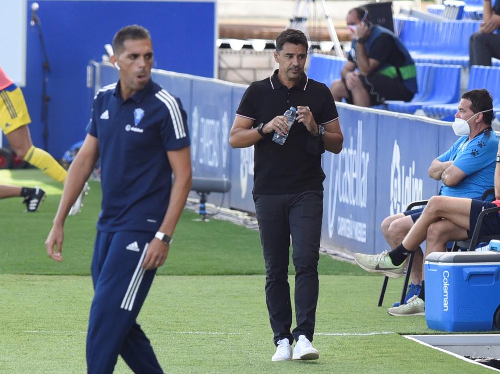 Míchel Sánchez, durante el partido ante el Cádiz en El Alcoraz.