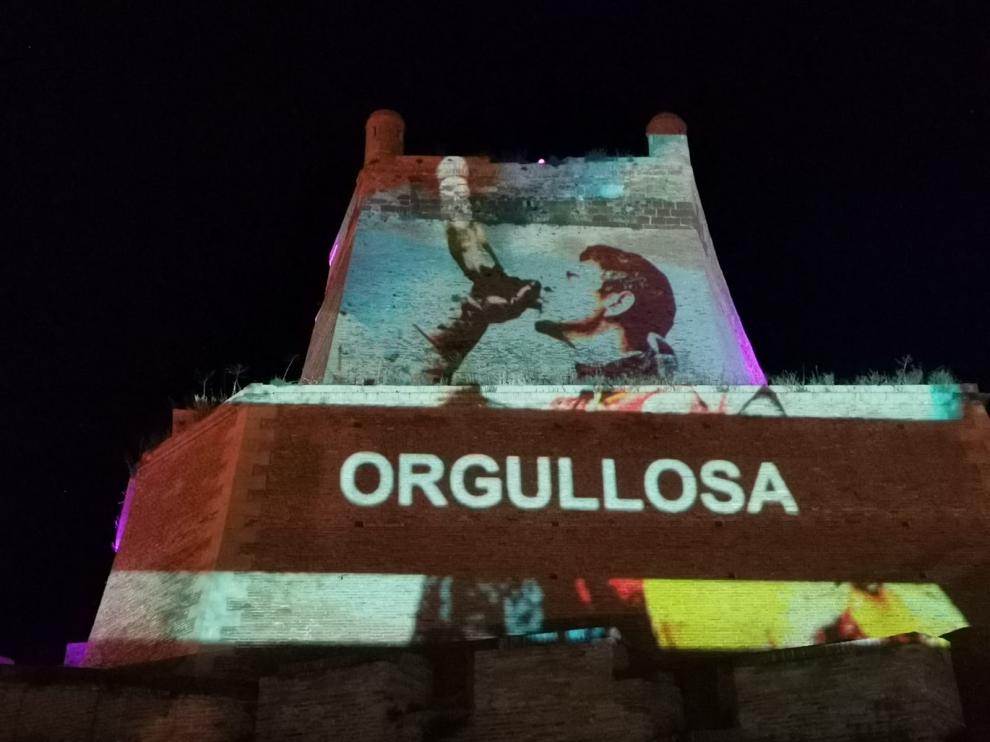 Uno de los audiovisuales que se proyectan estos días sobre los muros del castillo de Monzón.