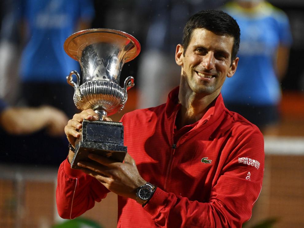 El serbio Novak Djokovic, número 1 del mundo, se convirtió este lunes, tras doblegar al argentino Diego Schwartzman por 7-5 y 6-3 en la final del torneo de Roma, en el jugador con más títulos Masters 1.000 (36), uno más que el español Rafa Nadal.