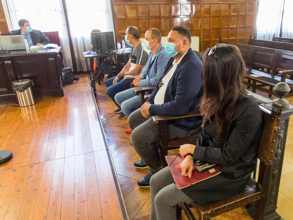 Los cuatro acusados, durante la primera sesión del juicio por el crimen de La Magdalena en Zaragoza.