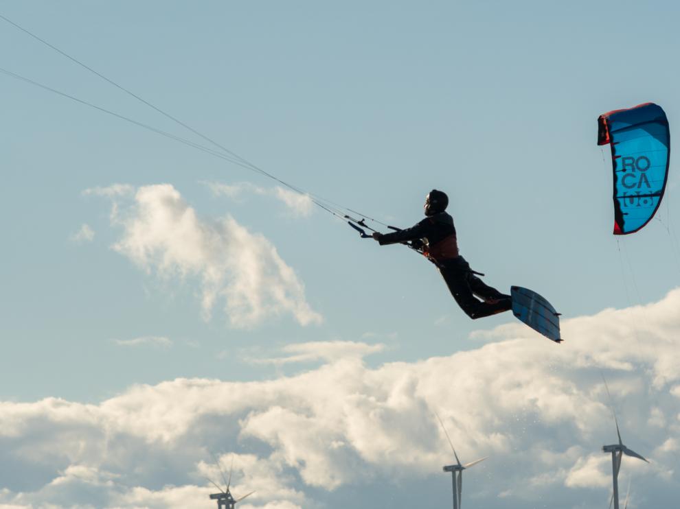 La Loteta se ha destapado como un enclave mágico para la práctica del kitesurf y windsurf