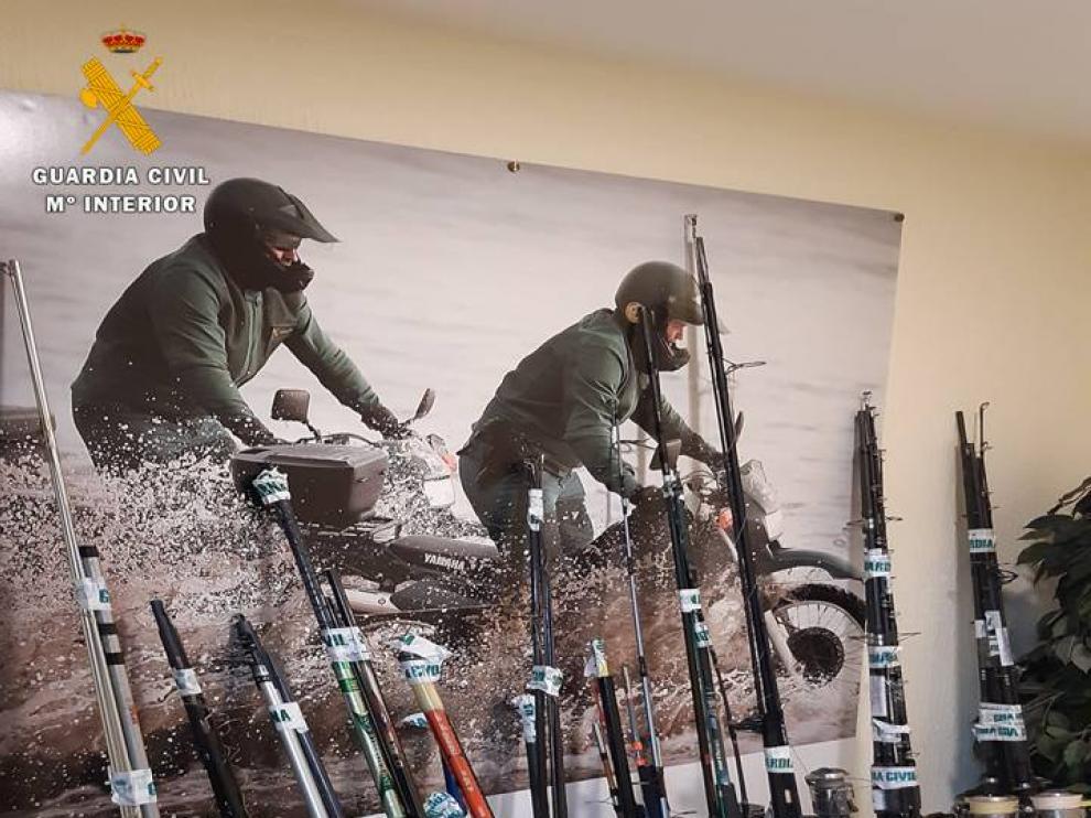 Cañas de pescar que se ha incautado el Seprona en el operativo.