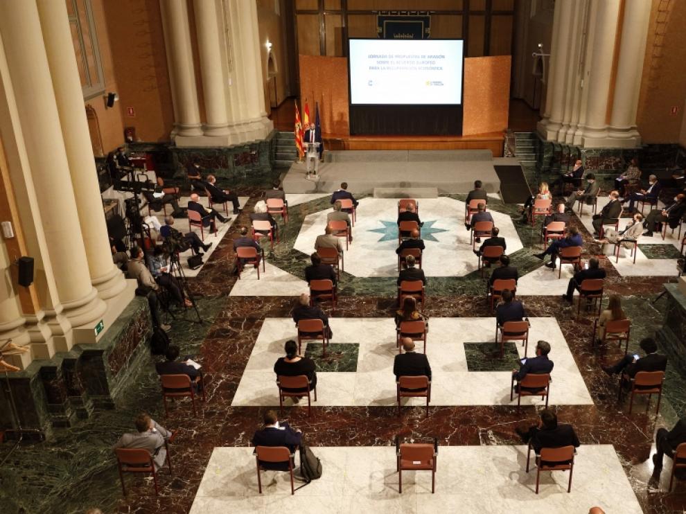 Reunión en la sede del Gobierno de Aragón en Pignatelli de Javier Lambán y Marta Gastón con el Consejo Empresarial de CEOE.