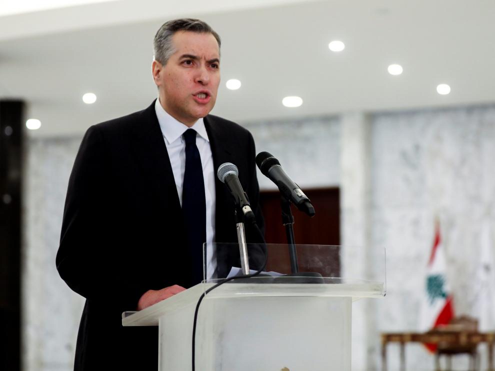 El primer ministro de Líbano, Mustapha Adib, en su discurso en el palacio presidencial.