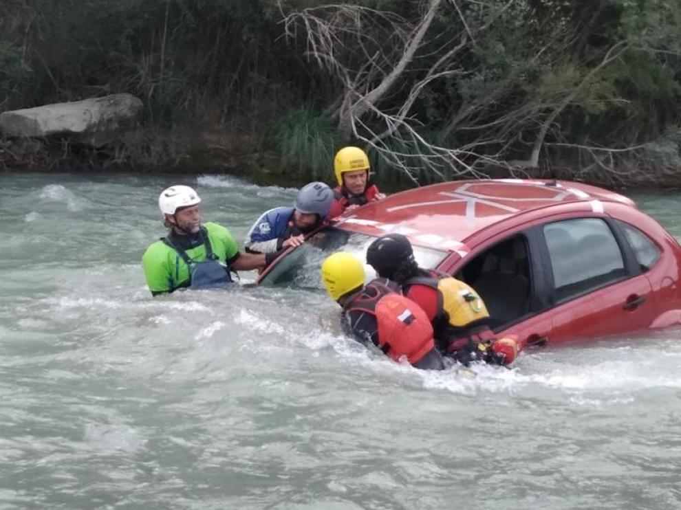 Una de las prácticas de rescate en aguas bravas.