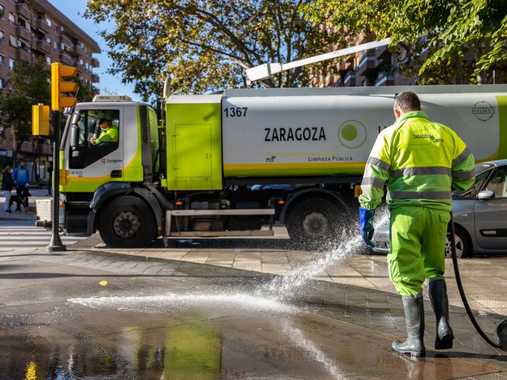 Las tareas de desinfección han comenzado esta mañana en el entorno de la avenida de Pablo Gargallo.
