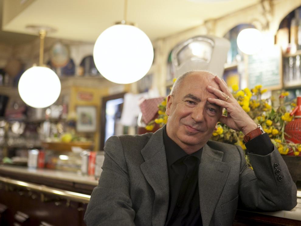 Ángel Guinda publica 'Los deslumbramientos seguido de Recapitulaciones'.