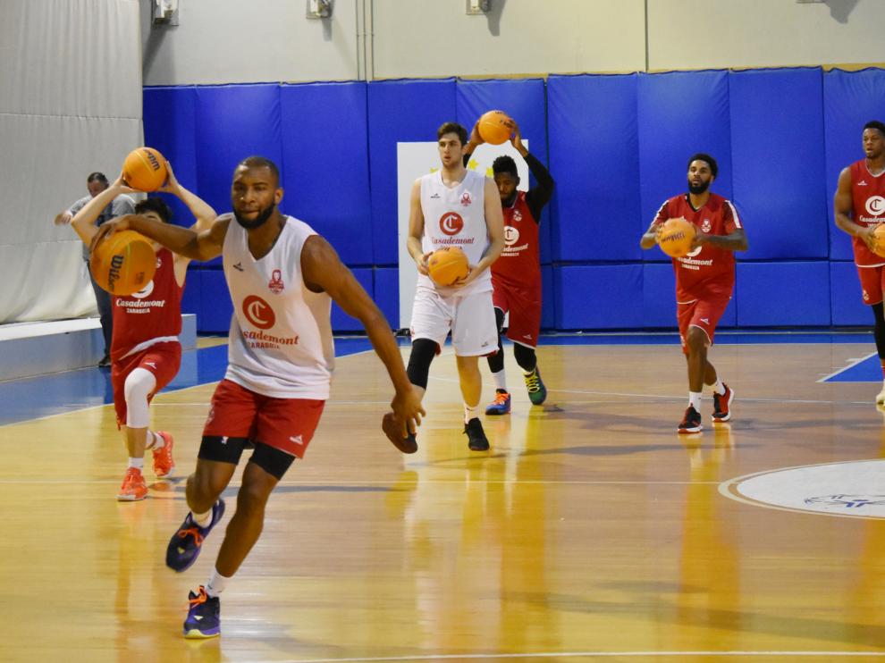 El Casademont Zaragoza, ayer, durante su entrenamiento en Atenas preparando los cuartos de final de la Champions League.