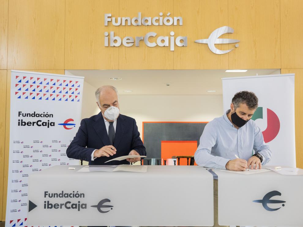 José Luis Rodrigo Escrig, director general de Fundación Ibercaja, y Alfonso Dolset, director-gerente de la Fundación Picarral han rubricado el acuerdo para apoyar la Escuela de Hostelería Topi