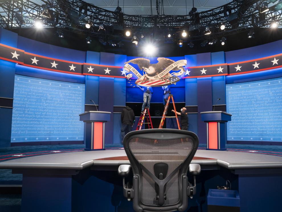 Últimos preparativos en el escenario que acogerá el debate entre Biden y Trump