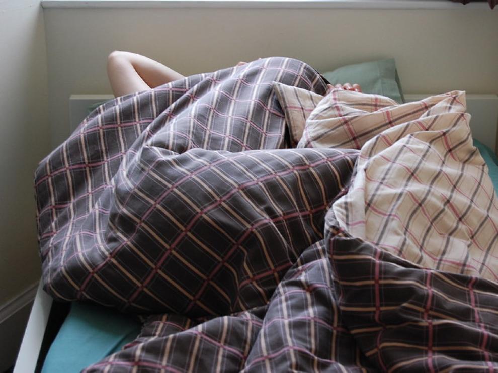 ¿Te tapas hasta las orejas con un edredón o prefieres dormir destapado?