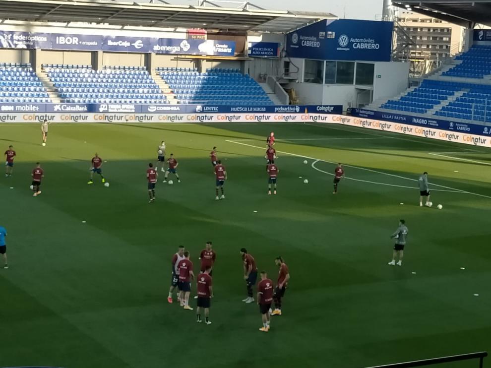 Calentamiento de la SD Huesca antes del partido.