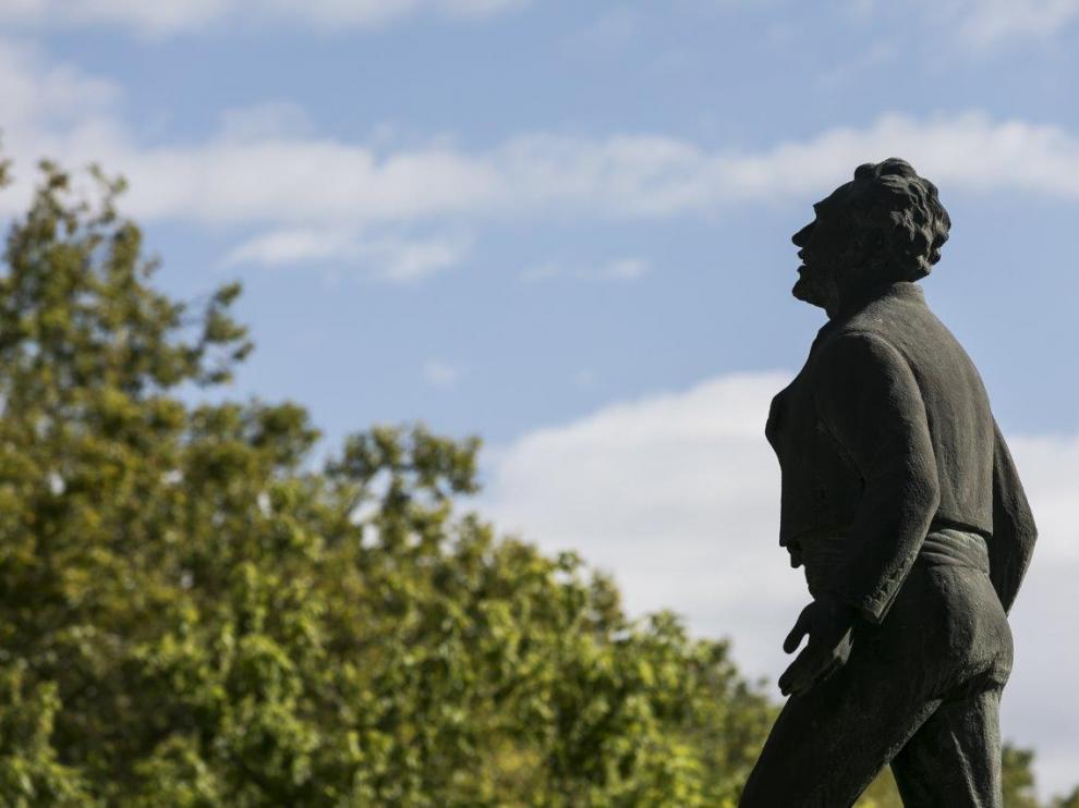 Monumento a Miguel Fleta.