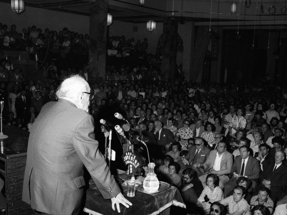Sender habla en el Ateneo de Zaragoza, el 3 de junio de 1974