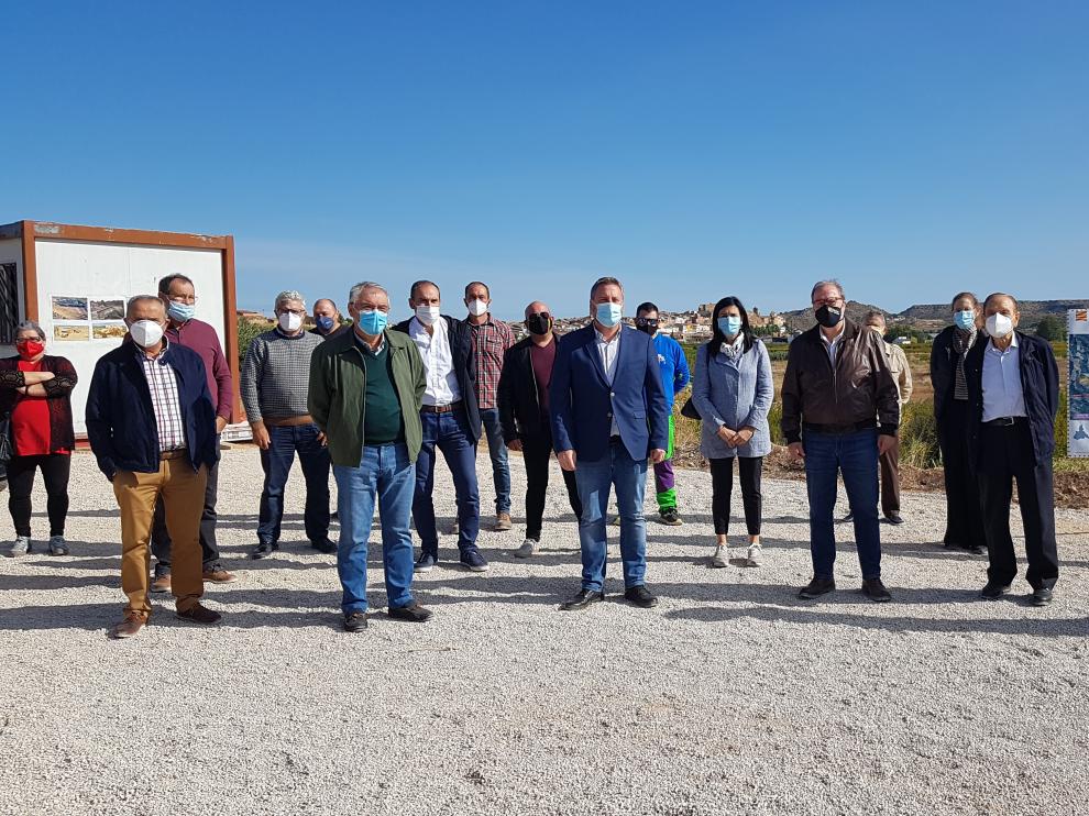El consejero de Vertebración del Territorio, Movilidad y Vivienda, José Luis Soro, ha visitado los trabajos de movimiento de tierras que se están llevando a cabo en la carretera A-1412