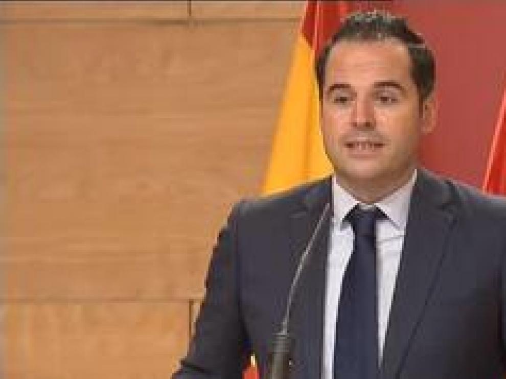 El vicepresidente de la Comunidad de Madrid, Ignacio Aguado, ha anunciado que a partir del 15 de octubre las discotecas, salas de baile y bares de copas que quieran, y cumplan los requisitos necesarios, podrán tener una licencia mixta y empezar a ofrecer servicios de restauración.