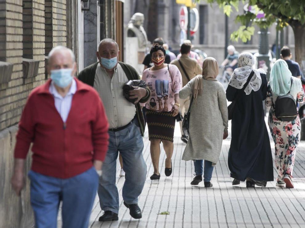 Distintas nacionalidades tienen cabida en la calle del Conde de Aranda